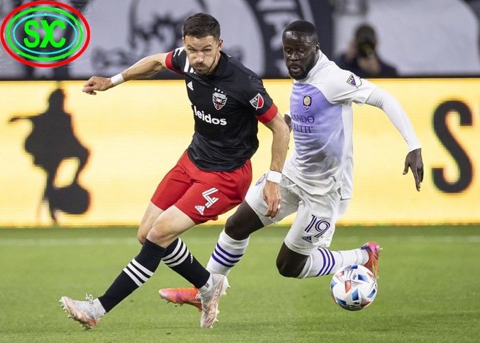 Écran de stade 2024 Écran LED en lecture rapide Grande signalisation Armoire en fer/acier affichage à LED du périmètre du stade