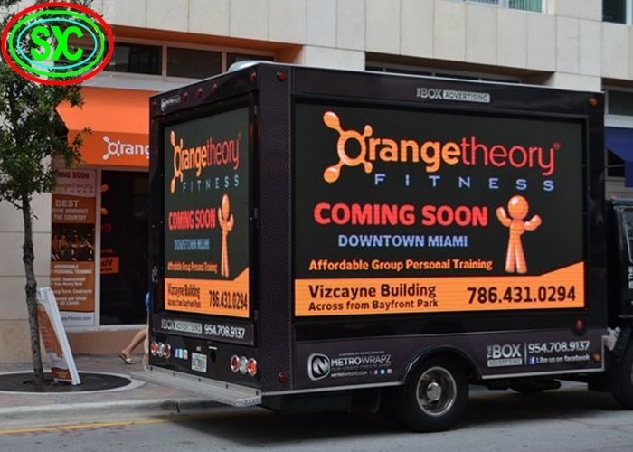 Affichage à LED en plein air en couleur mobile publicitaire camion fourgon remorque avec 6 mm de pixels et 192 * 192 mm de taille du module