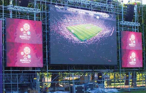 Panneaux d'affichage vidéo à LED lumineux 6000k 1r1g1b 10mm Panneaux d'affichage vidéo à LED à hauteur de pixel