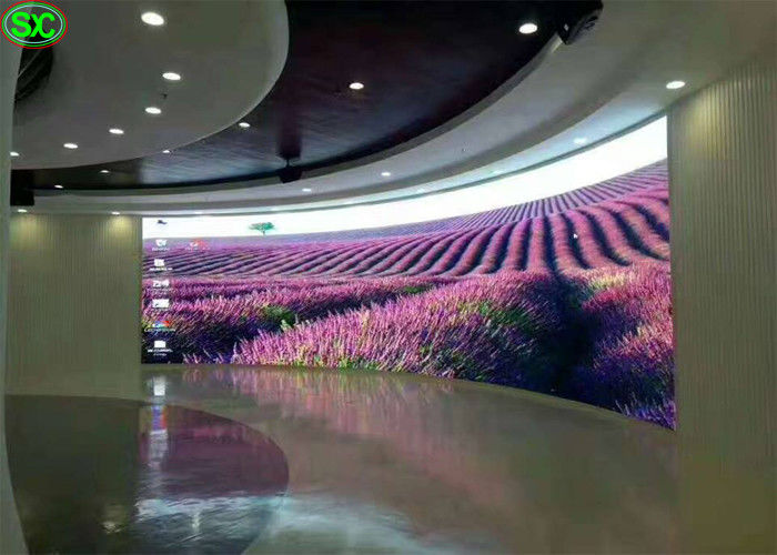 P6 a mené l'affichage à LED polychrome d'intérieur de clignotant de courbe, système de 27777 Dots Per Square Meter Novar