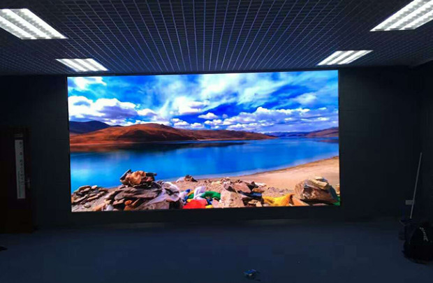 Écran LED suspendu à l' intérieur, écran de location à LED à couleur 3 ans de garantie