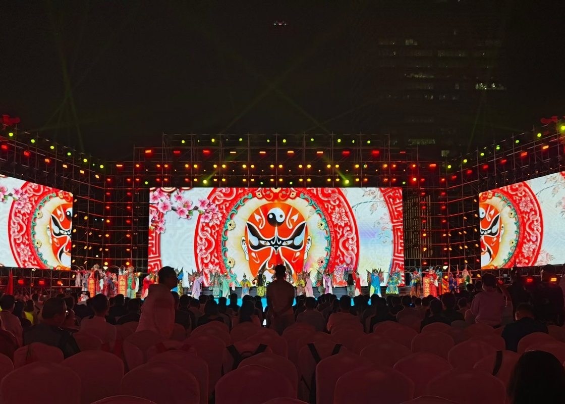 Écran publicitaire à LED extérieur résistant aux intempéries ultrafin, ultra-clair, IP65, haute luminosité P10 P12