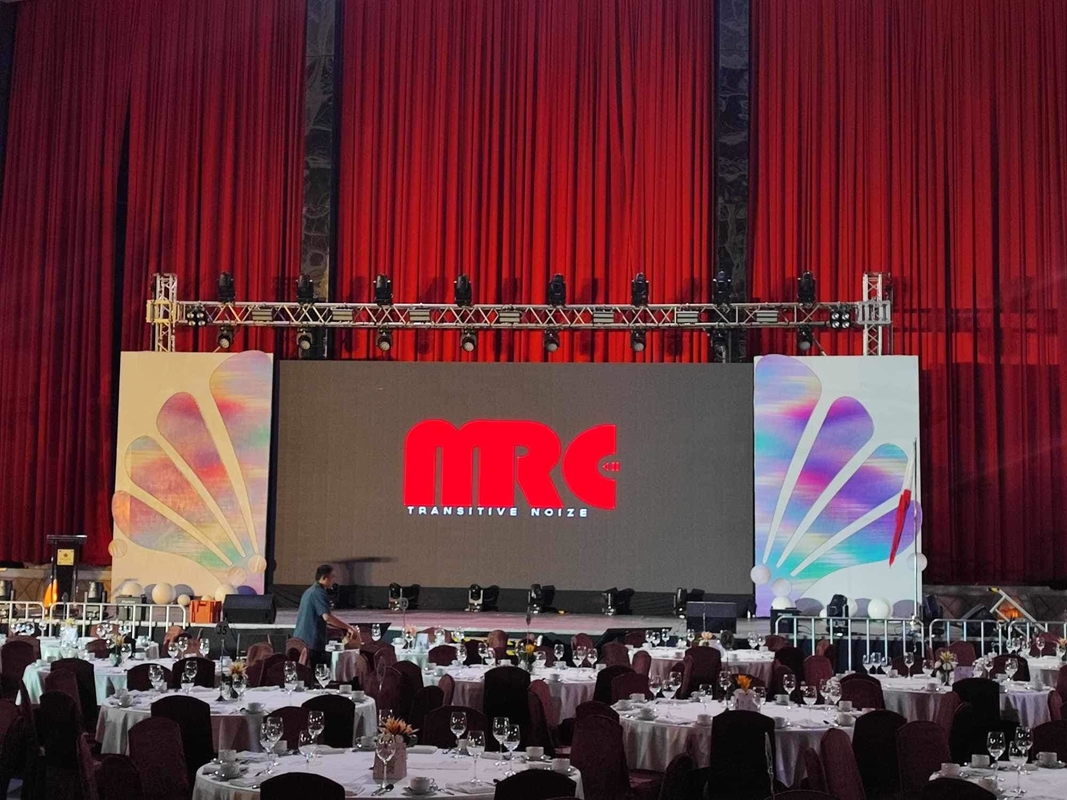 384 mm x 192 mm Module Taille P6 Intérieur Full Color LED Video Wall avec un armoire super mince et une luminosité de 2500 nits