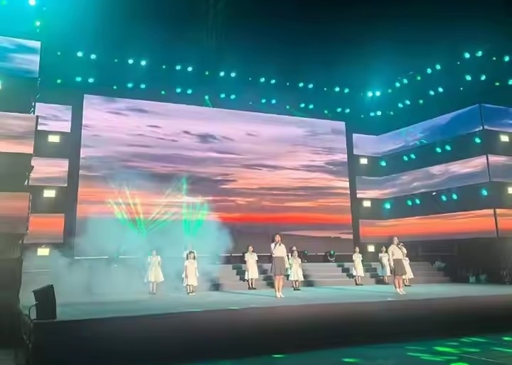 Location de scène de concert en aluminium coulé à l'intérieur Affichage LED couleur P5 HD Grand écran Haute résolution