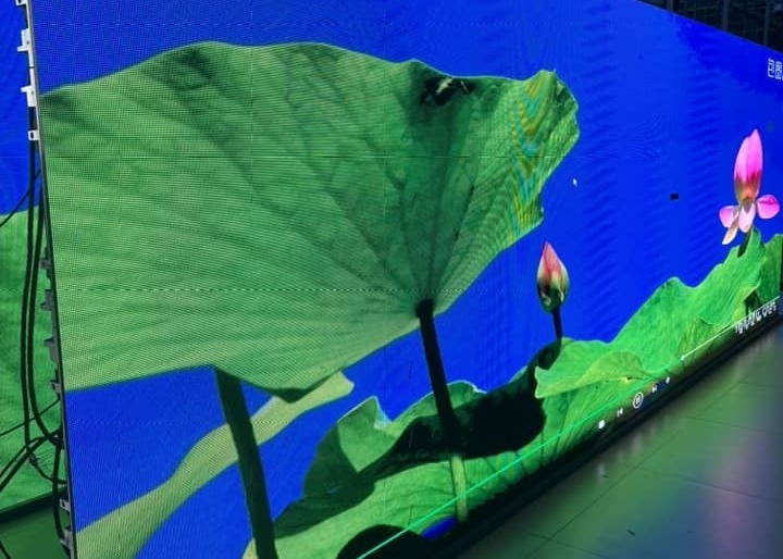 Révolutionnez votre communication avec les tableaux d'affichage numériques alimentés par Led Standard Real Pixel 1R1V1B