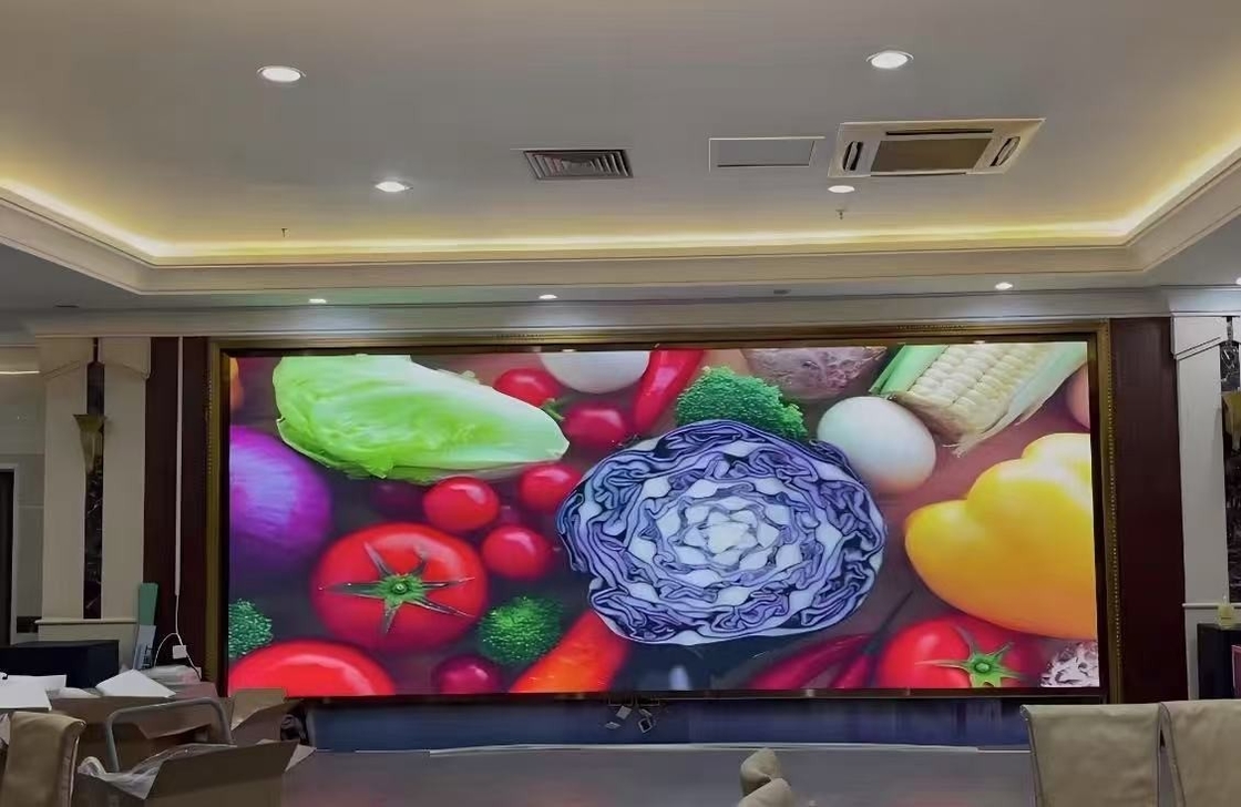 Affichage LED couleur complète intérieur SMD P3 avec une configuration de pixels de 3 mm et 111111 pixels / m2 pour des images claires et vibrantes