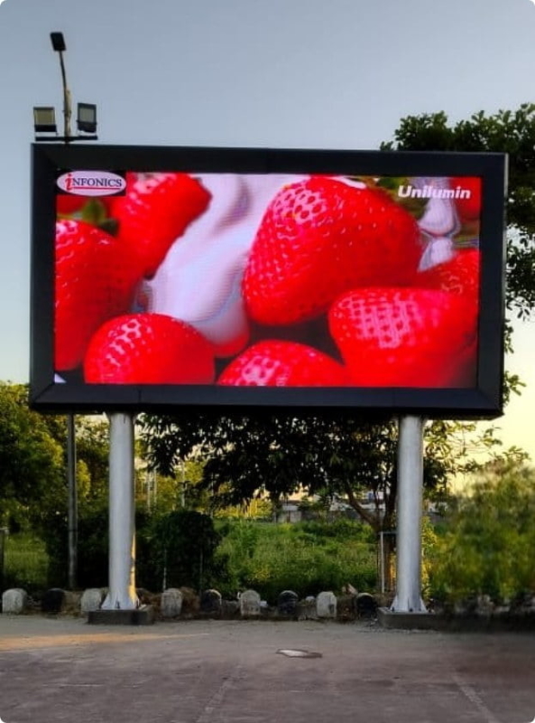 DC5V Voltage de travail Panneaux d'affichage LED extérieurs 120° / 60° Angle de vue et conception durable pour une publicité efficace