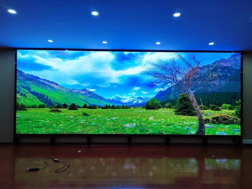 Écran LED intérieur haute définition, densité de 160 000 points/m2 et résolution de module 128*64 points pour les exigences du client