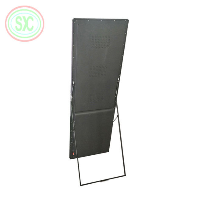 Affichage LED Poster Configuration Couleur 1R1V1B avec une taille d'écran de 680x2000mm et un pas de pixel de P2.5mm