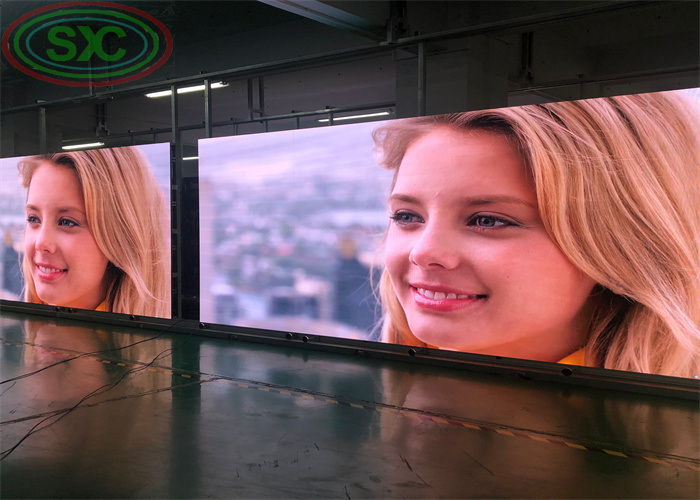 Écran à LED en treillis couleur intégrale intérieur P4 location d'écran mural LED LED pour les mariages