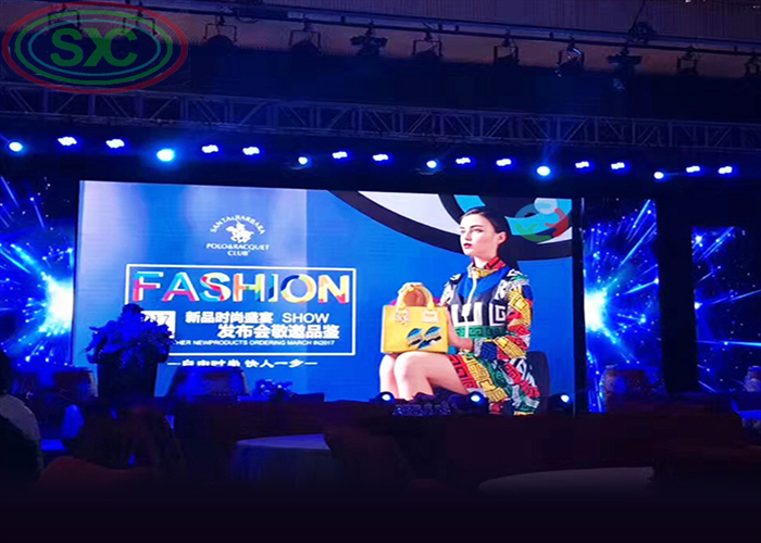 Maintenance extérieure intérieure à l'avant de l'écran LED à couleur entière location d'écran LED P2 mur LED