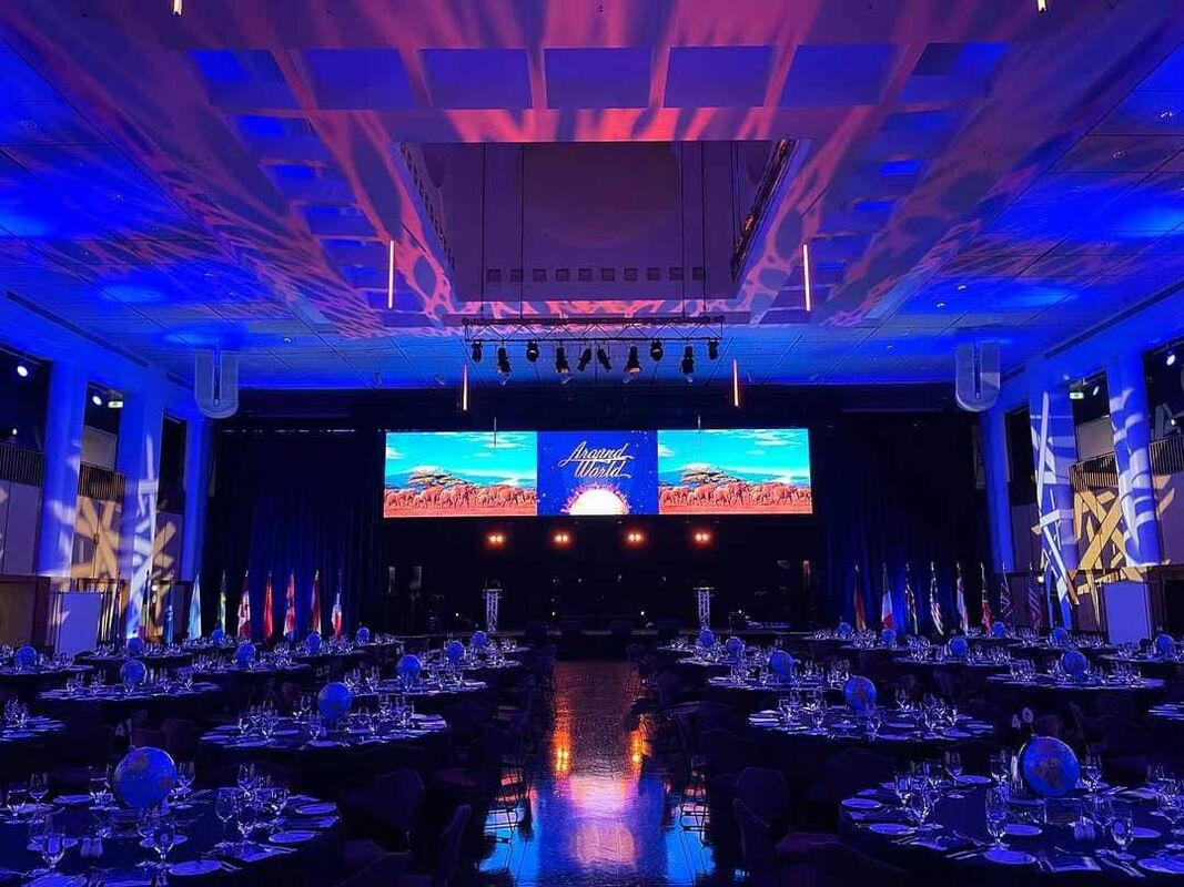 Écrans LED avec modules de 250 x 250 mm et résolution de 64 x 64 pixels pour un affichage détaillé