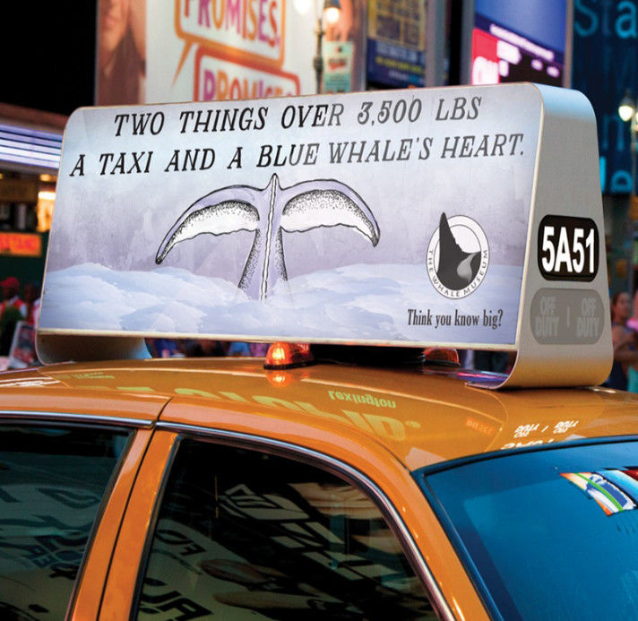 Affichage de panneaux LED imperméable à l' eau, écran plein couleur extérieur sur le toit du taxi double face