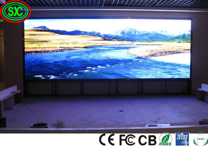 Écran d'affichage LED fixe à l'intérieur