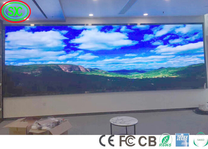 FCC 400W/m2 Affichage LED intérieur fixe Tache 2,5 mm Affichage LED à couleur complète intérieur