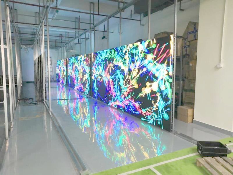 2000 cd/m2 Luminosité Écran LED transparent, Panneaux publicitaires à LED en couleur