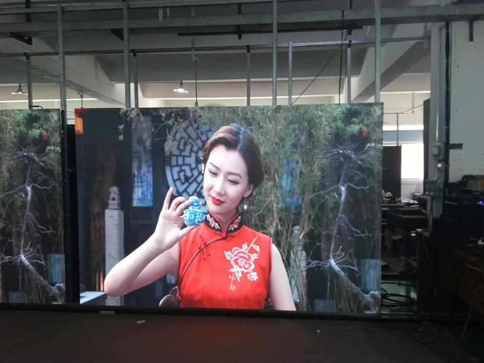 La pleine location d'intérieur de HD affichage à LED le panneau de location d'intérieur visuel d'écran du contrôle P4 LED de processeur de P4 512x512mm
