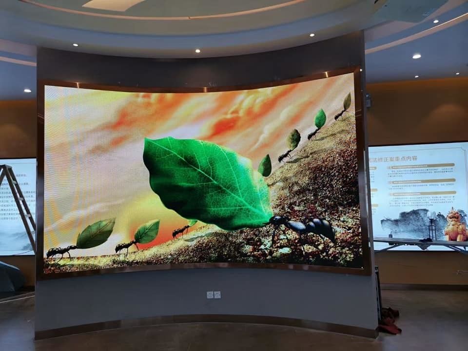 L'affichage à LED d'intérieur de location de P2.5 écran de haute résolution superbe du Cabinet 640*640mm LED de magnésium de moulage mécanique sous pression pour le visuel d'étape
