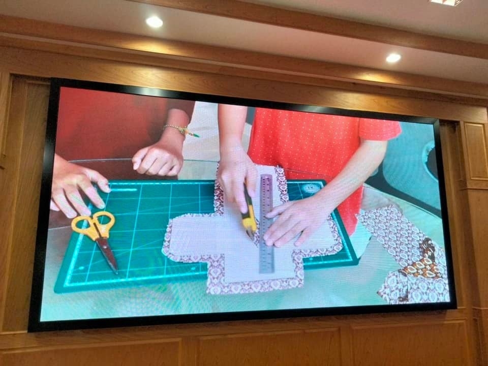 Affichage LED couleur complète à l'intérieur avec une configuration de pixels de 4 mm et 62500 pixels par mètre carré pour une haute résolution