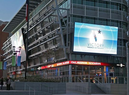 Extérieur la position de deux poteaux fixes a mené l'affichage p10 SMD 3535 1/4 signe mené programmable de balayage