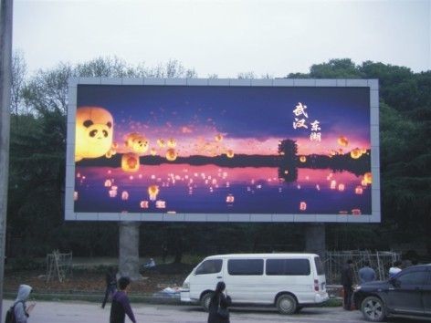 Bon prix 1/4 Scanner extérieur en couleur P10 LED Panneaux publicitaires à LED en ligne