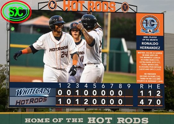 P10mm 1R1G1B Tableau de bord extérieur à couleur complète Écrans LED pour la publicité