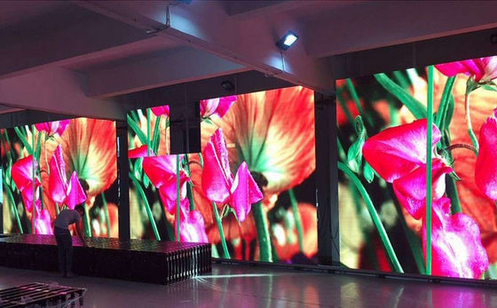 Bon prix Affichage LED intérieur P5 Location Haute résolution Densité de pixels 43222 640 mm x 640 mm Panneau d'affichage à LED pleine couleur en ligne