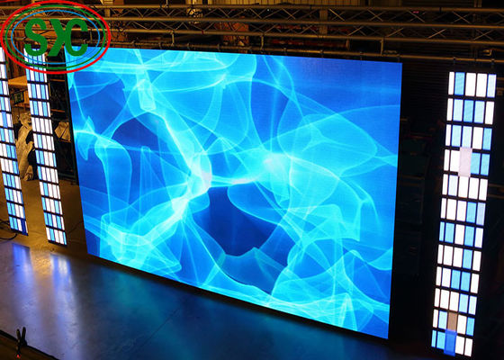 Bon prix Le smd 3 de panneau d'affichage de Digital LED d'intense luminosité dans 1 a mené l'écran P5mm d'intérieur accrochant l'affichage mené pour la diffusion en direct en ligne