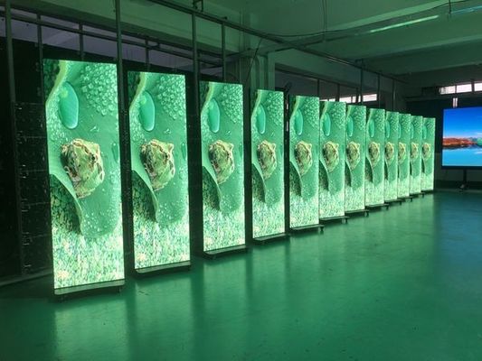 Taille de l'écran 680x2000mm Affichage d'affiche LED avec configuration de couleur 1R1G1B et taille du module 320x160mm