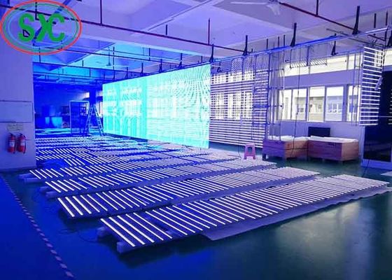 Bon prix Écran transparent LED haute luminosité paroi transparente à couleur 32768 points/m2 Pour la location en ligne