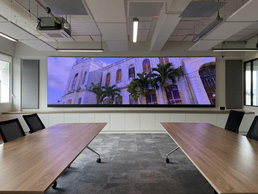 P3 Affichage LED à couleur entière suspendue à l'intérieur 2500nits Luminosité Panneau d'affichage LED