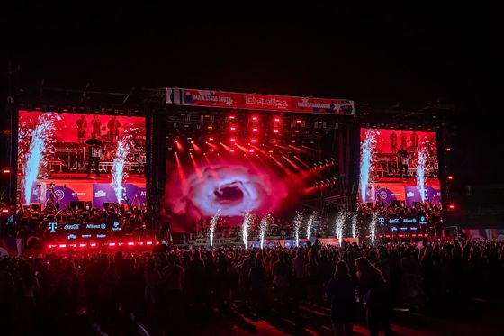 Bon prix Écran de boîte en fer publicité extérieure imperméable à l'eau Affichage LED pleine couleur, écran LED de concert de haute luminosité IP65 en ligne