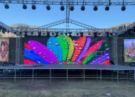 Bon prix Affichage LED P5 de location extérieure, panneau d'affichage LED imperméable personnalisable en ligne
