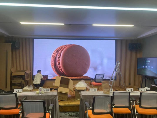 Bon prix Location et installation Écran incurvé ultra-clair à haute fréquence de rafraîchissement 400x300 mm Affichage à LED, trois en une couleur complète en ligne
