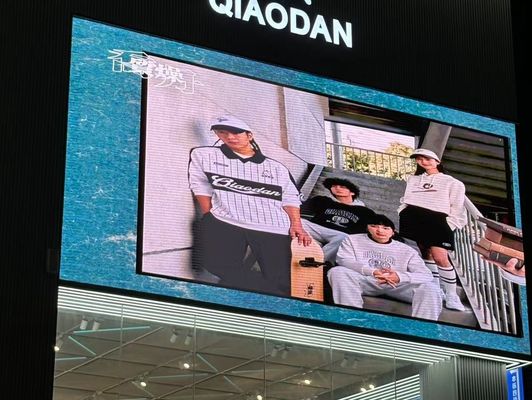 Unité d'affichage LED RVB de 5500 nits avec une luminosité élevée et certifiée CE/CB/FCC/ISO/RHSO