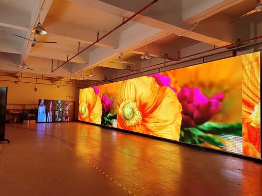 Écran LED extérieur couleur 5500 de luminosité, 250 000 points/m² de densité de points pour solutions publicitaires extérieures