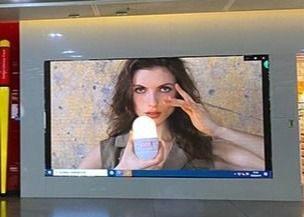 Température de couleur 8000K±500 Écrans LED réglables de scène Armoires ultra fines avec l'optimum 600w / m2