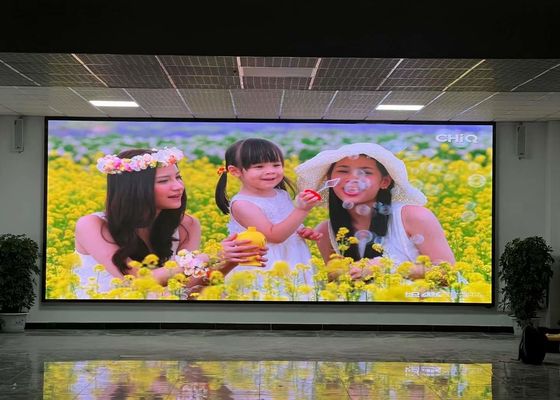 Bon prix Affichage LED couleur entière à l'intérieur de Shenzhen avec 62500 points / m2 Densité et Nationstar SMD 1515 Led Package Shenzhen Origine en ligne