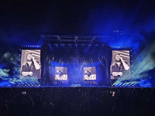 Affichage LED plein couleur extérieur P10 Écran LED Image haute définition pour le centre commercial Aéroport Salle d'exposition etc.