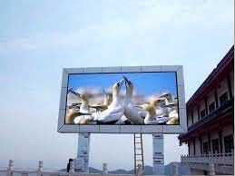 Bon prix 860w/m2 Consommation moyenne d'énergie Écran de panneaux d'affichage LED avec et 7000nits Lumière en ligne