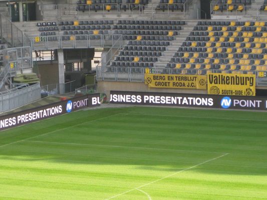 Bon prix Murs vidéo de stade en acier laminé à froid 40000 pixels/m2 pour une expérience visuelle améliorée en ligne