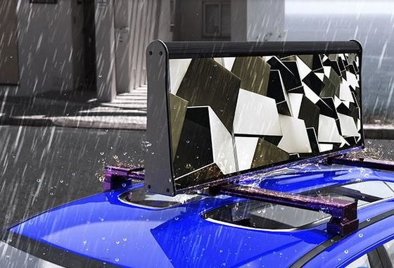 Bon prix Mode de conduite Affichage de panneau LED de commande asynchrone de voiture avec 5 mm de hauteur et 1R1G1B besoins de configuration en ligne