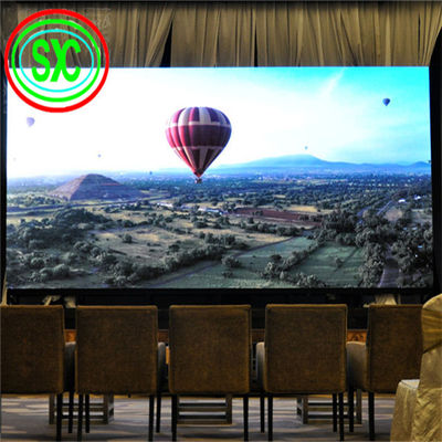 Écran d'affichage numérique d'affiches LED LCD couleur intérieure avec une densité de 112896 points/m2