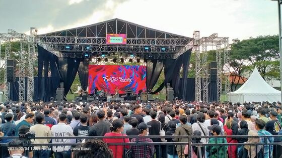 Bon prix P10 extérieur 960x960mm Écran publicitaire en couleur fixe grand écran vidéo hd LED avec taux de rafraîchissement 3840hz En ligne