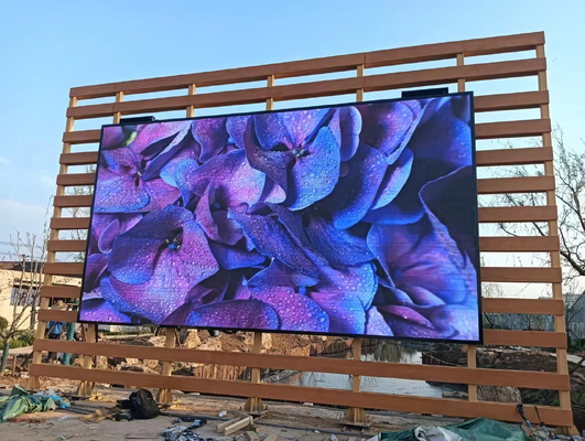 Haute luminosité P6 Affichage LED extérieur Panneau publicitaire 960x960mm Armoire en fer et taux de rafraîchissement 3840hz