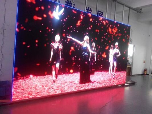 Bon prix écran vidéo mural à LED intérieur p2 640x640mm avec taux de rafraîchissement de 3840hz et luminosité de 600 En ligne