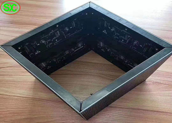 piliers polychromes d'intérieur de l'affichage à LED P2.5 de 3d Supports cubiques d'écran de 90 degrés