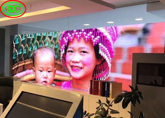 Bon prix Vidéo en couleur 1080p HD Écran LED de haute qualité Taux de rafraîchissement élevé Noir SMD intérieur en ligne
