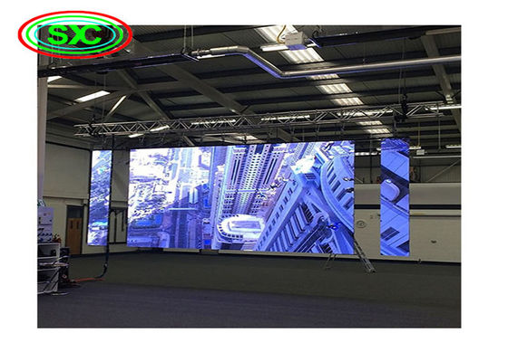 Bon prix La location P3.91 d'écran de contexte menée par location d'intérieur a courbé le Cabinet de 500x500mm en ligne
