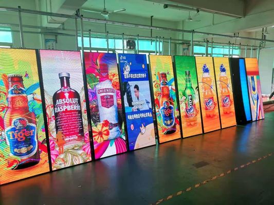 Bon prix Affichage mené magnétique 640X1920mm d'affiche de P2.5 1200cd/sqm SMD2121 en ligne